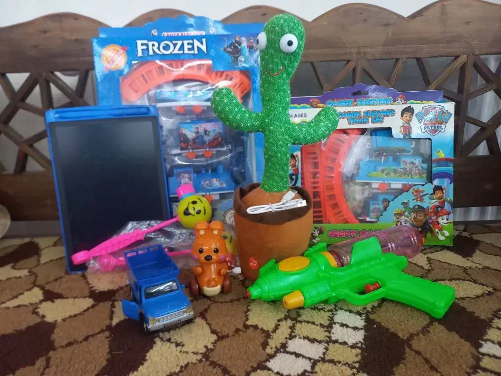 تعدادی اسباب بازی نو|اسباببازی|پرند, فاز ۵|دیوار