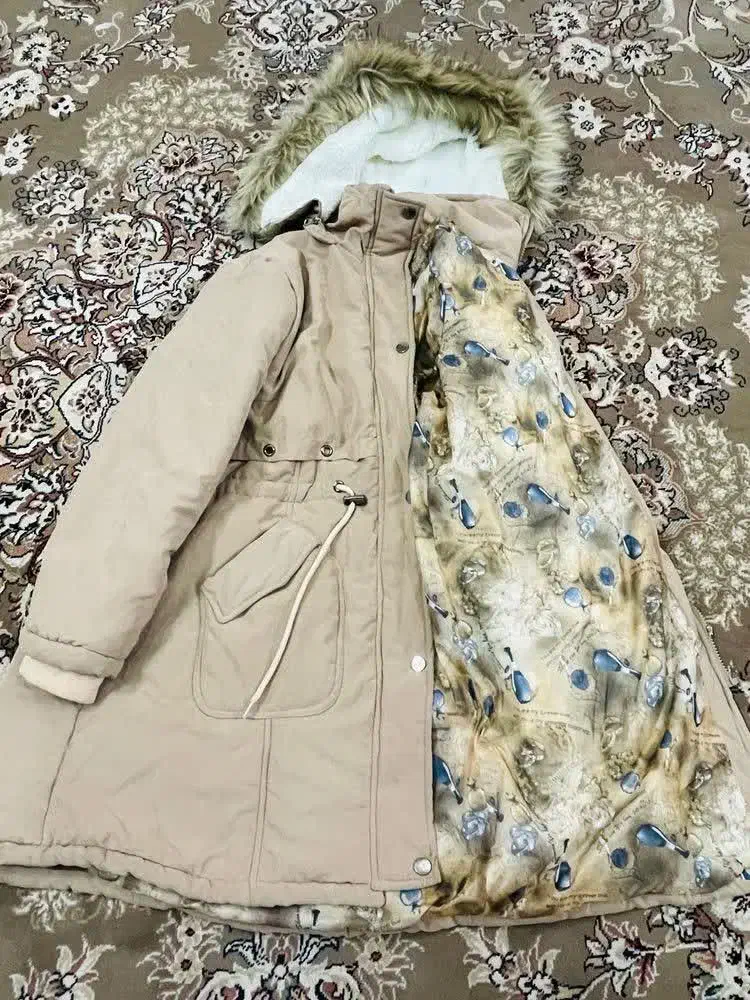 کاپشن|لباس|کاشان, کارگر|دیوار