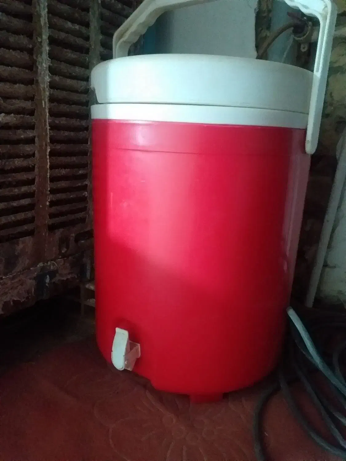 کلمن|ظروف نگهدارنده، پلاستیکی، یکبارمصرف|قم, شهر قائم|دیوار