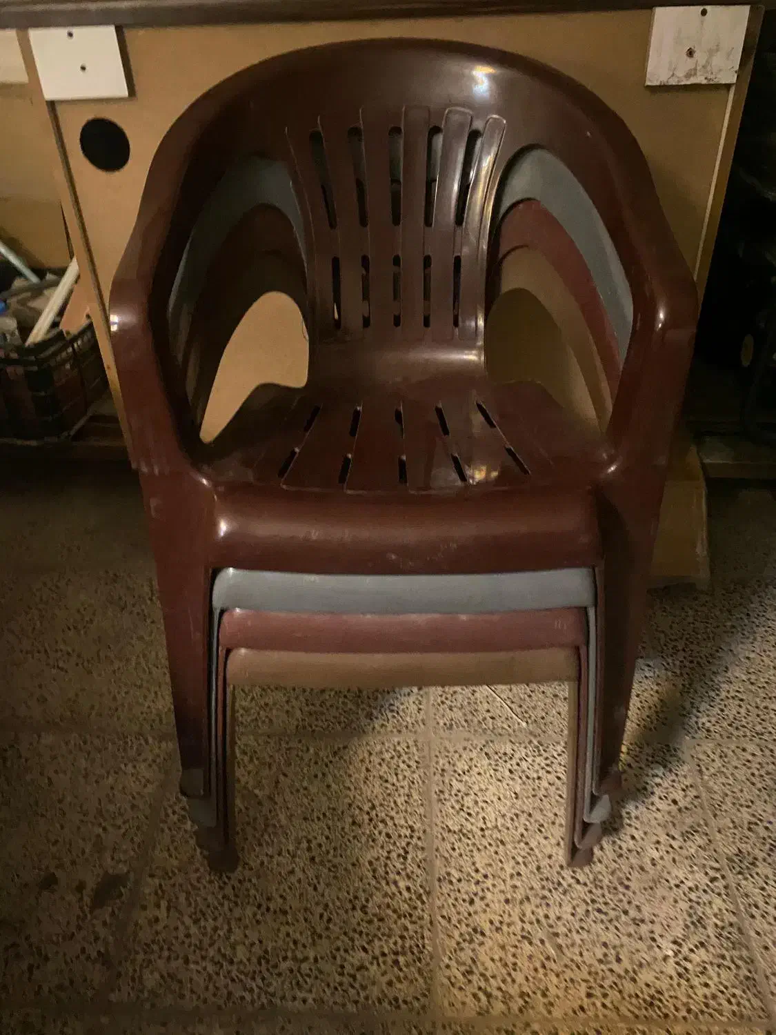 صندلی دسته دار پلاستیکی جنس فشرده و ضخیم|صندلی و نیمکت|شیراز, غدیر جنوبی|دیوار