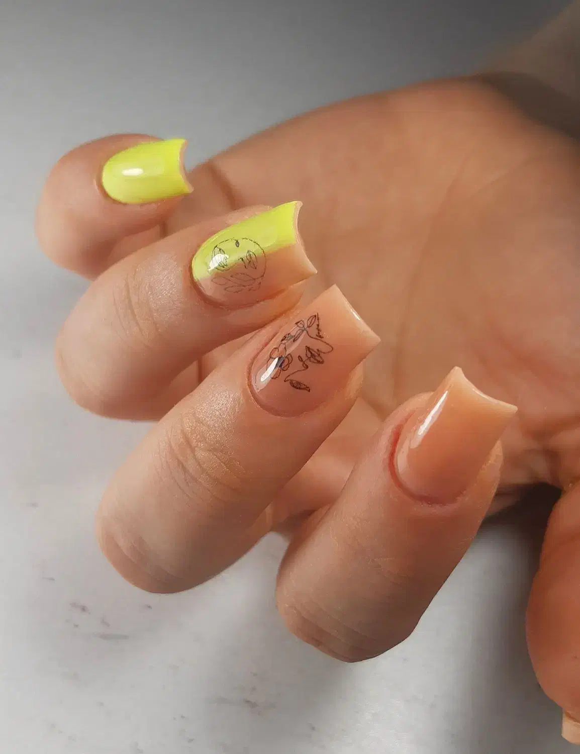 کاشت و آموزش ناخن(فلکه گاز)|خدمات آرایشگری و زیبایی|رشت, نامجو|دیوار