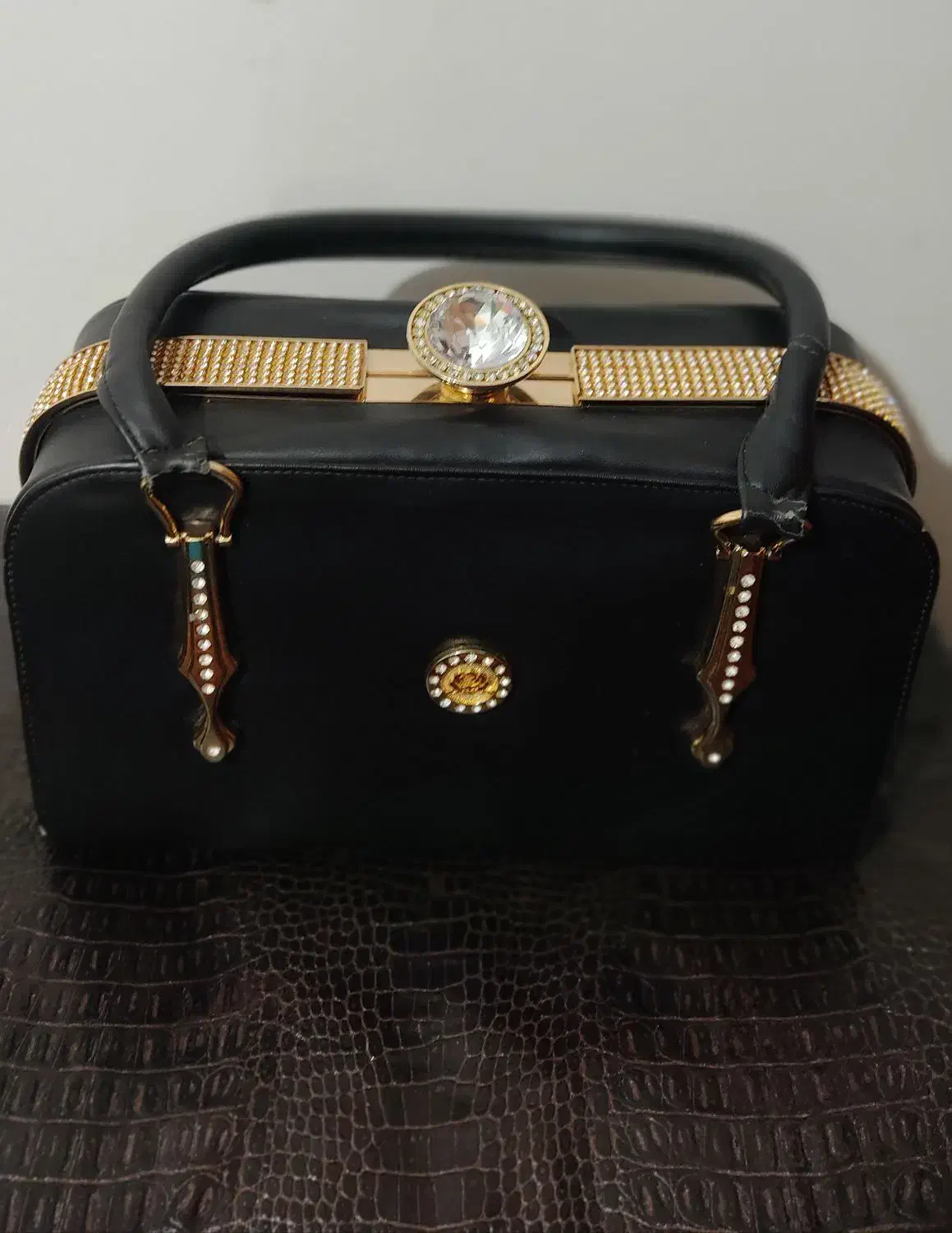 کیف|کیف، کفش، کمربند|عطاملک, |دیوار