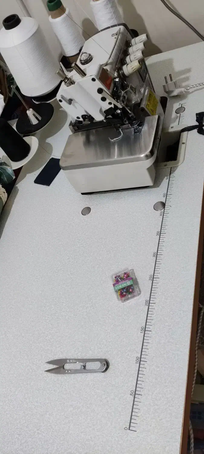 چرخ پنج نخ استوک بن هورس بن هورس|چرخ خیاطی و ریسندگی|ملایر, |دیوار