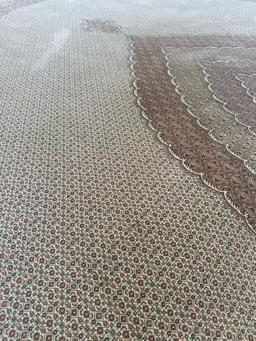 فرش ماشینی در حد نو (نه و شش متری)|فرش|تبریز, |دیوار