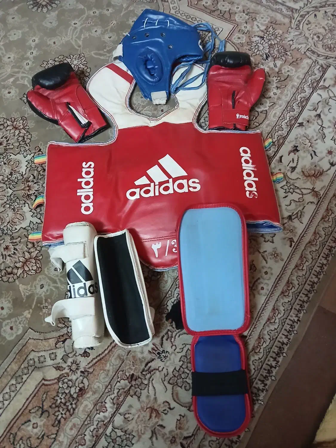 یک دست هوگوباکلاه وقلم بندودستکش|تجهیزات ورزشی|قم, زند آباد|دیوار