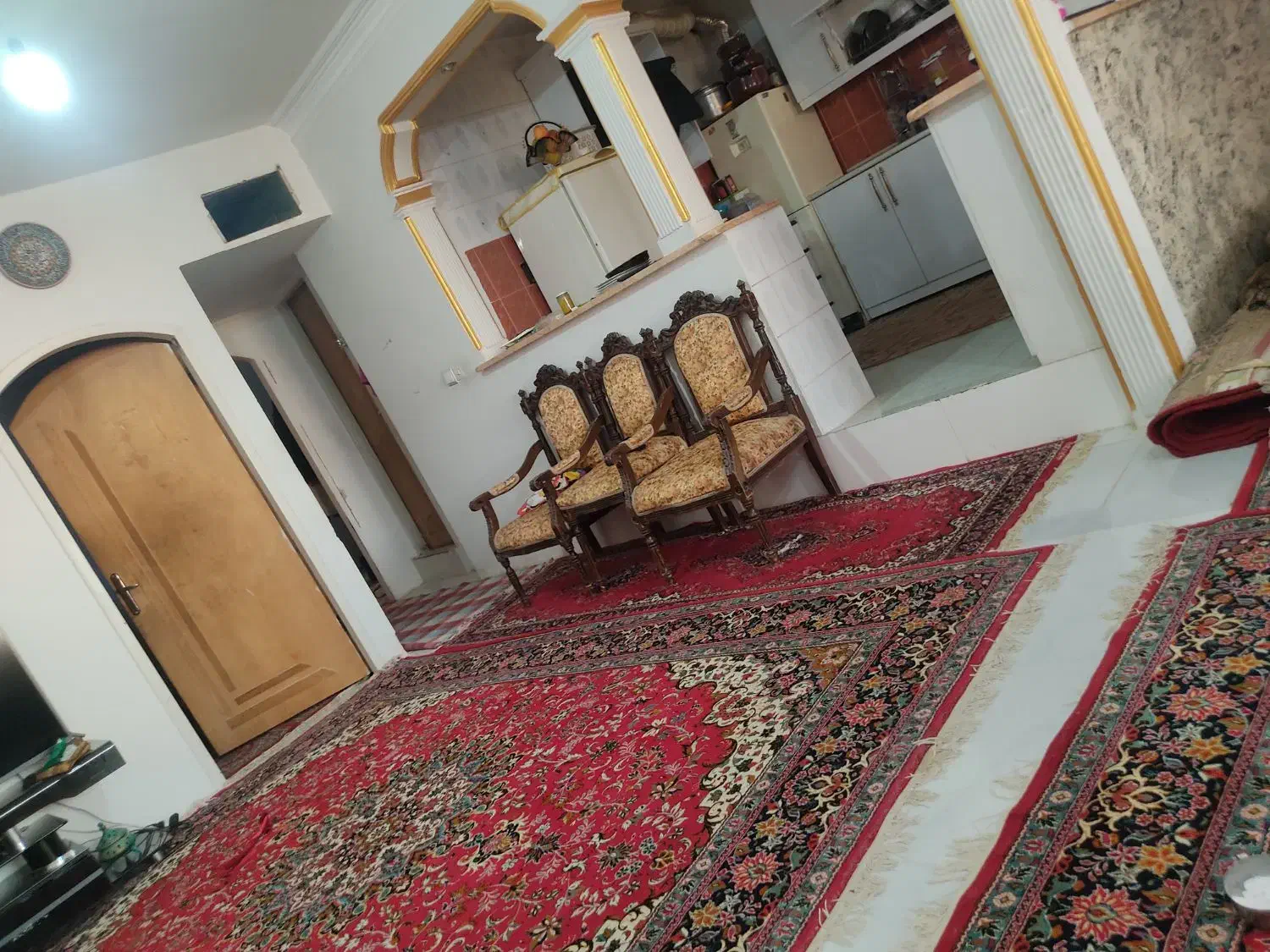 مبل راحتی و طرح سلطنتی|مبلمان خانگی و میز عسلی|مشهد, نیروی هوایی|دیوار