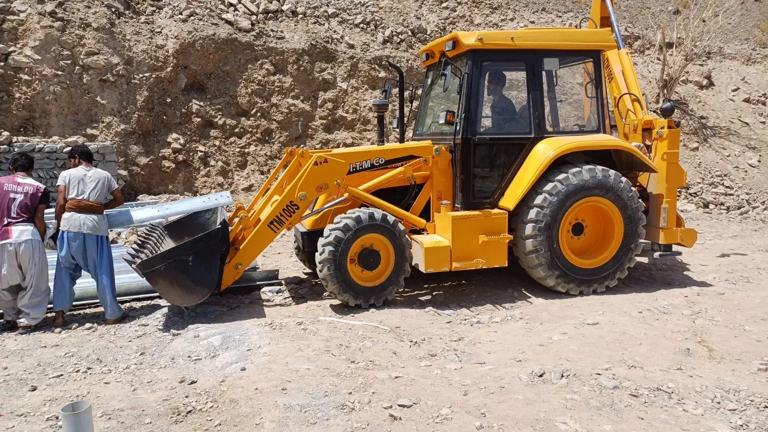 خدمات حفاری و خاکبرداری با بیل بکهو|خدمات پیشه و مهارت|پارود, |دیوار