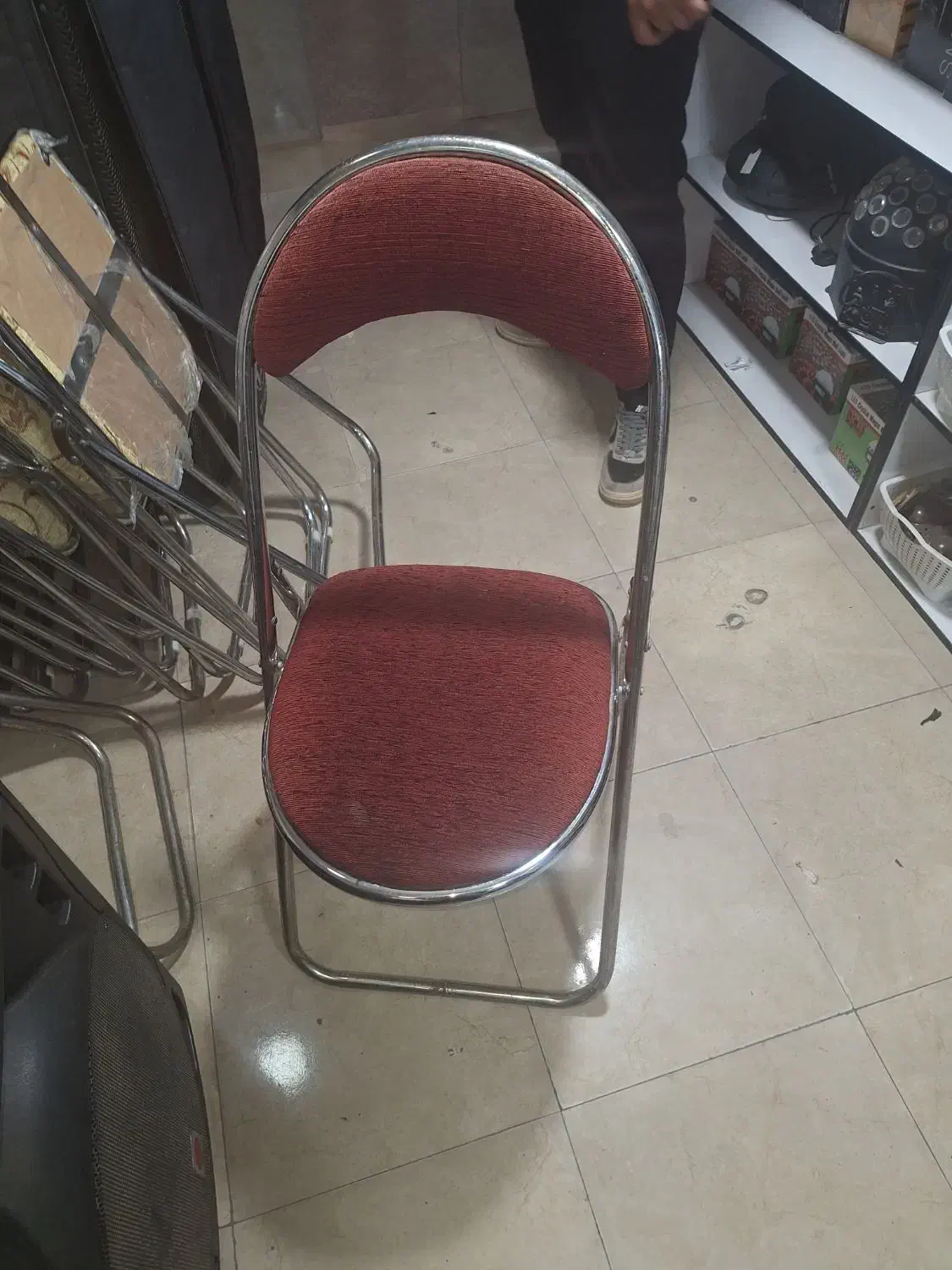 ۶۰عددصندلی و۱۰عددمیز عسلی|میز و صندلی غذاخوری|پرند, فاز ۰|دیوار