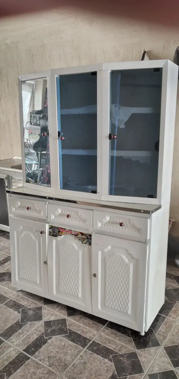 کمدفلزی‌وشیشه‌ای|دفتر کار|کشکسرای, |دیوار