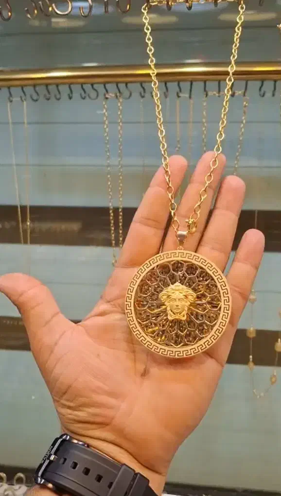 پلاک ورساچ در طلا فروشی فرهاد کوت عبدالله|جواهرات|اهواز, کارون|دیوار