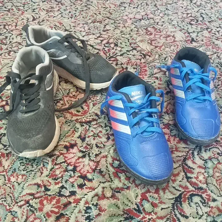کفش ورزشی آبی در حد نو ۱۰۰ هزار ومشکی ۵۰|کفش و لباس بچه|کرمان, |دیوار
