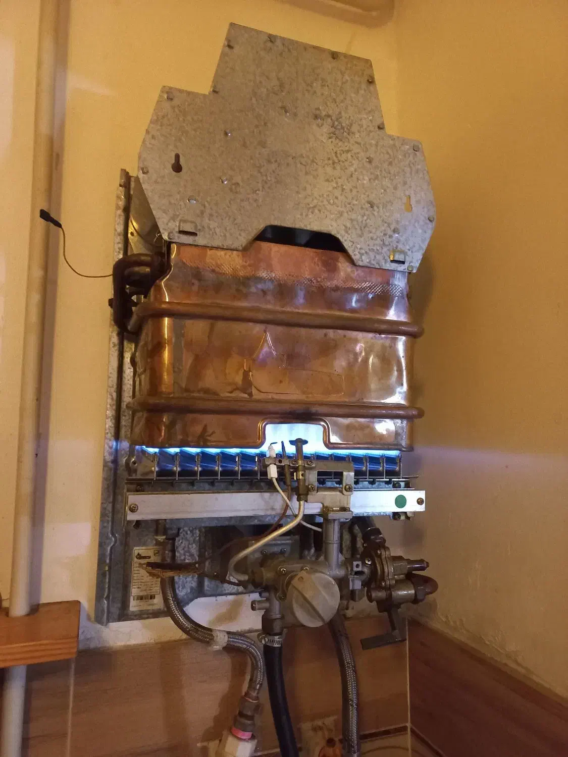 تعمیر بخاری.شومینه.اسپیلت.آبگرمکن.تصفیهآب|خدمات پیشه و مهارت|رشت, اسماعیل آباد|دیوار