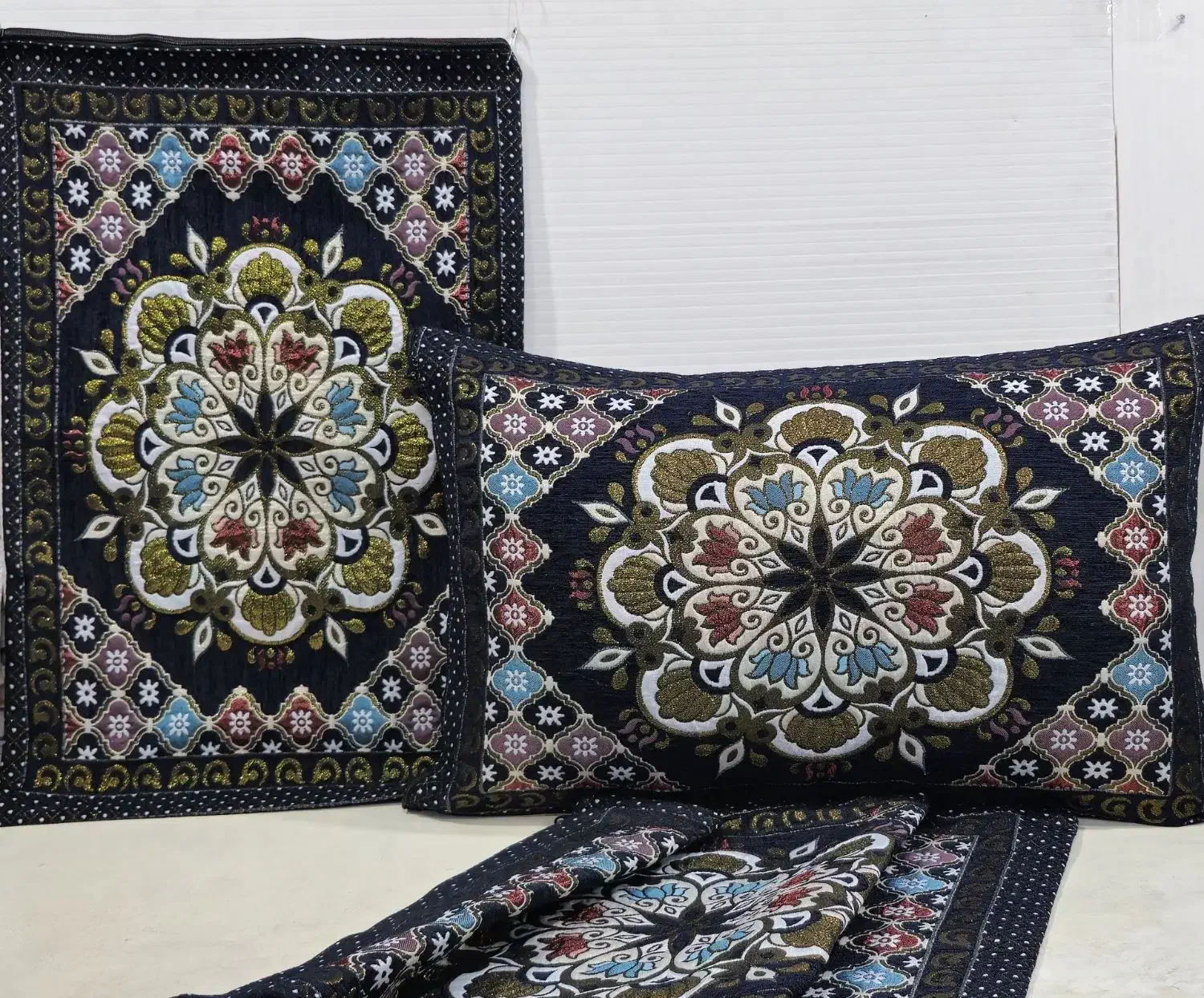 هدیه ای ماندگار برای روز مادر روبالشتی سنتی|رختخواب، بالش، پتو|گناباد, |دیوار