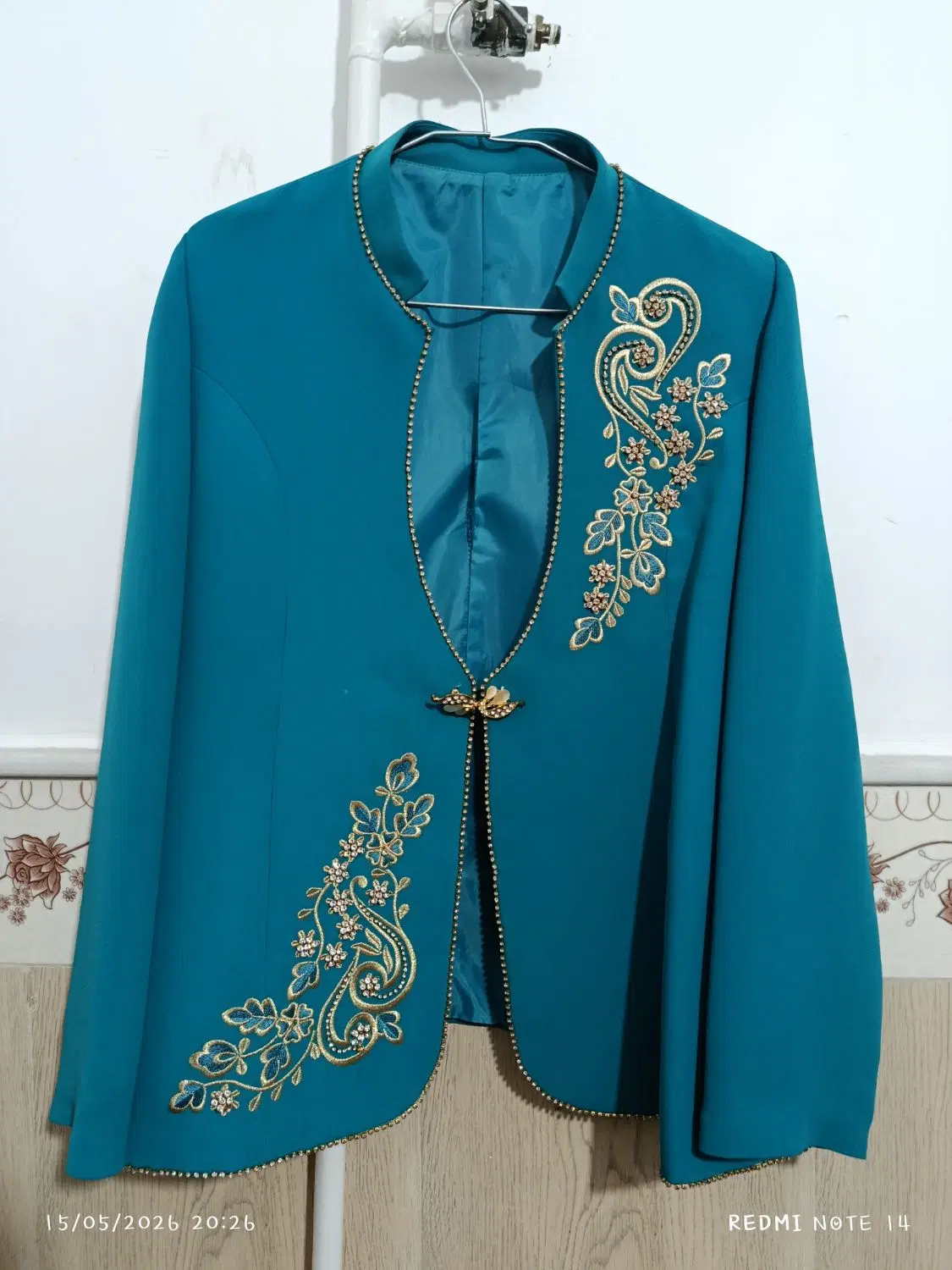 کت مجلسی|لباس|درگزین, |دیوار