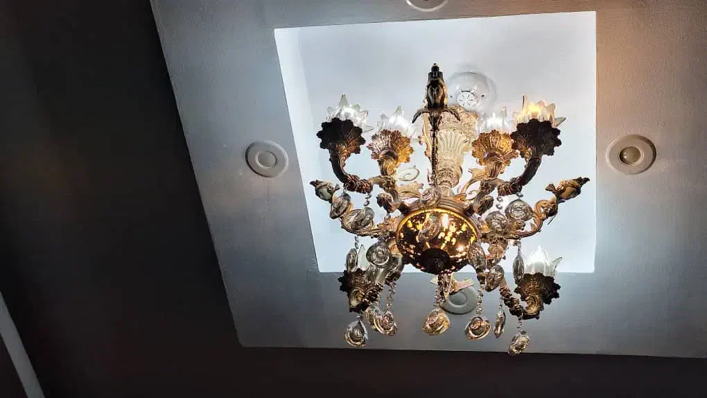 لوستر 8 شاخه 8 ماه گرفتم نو هست|لوستر و چراغ آویز|پردیس, فاز ۳|دیوار