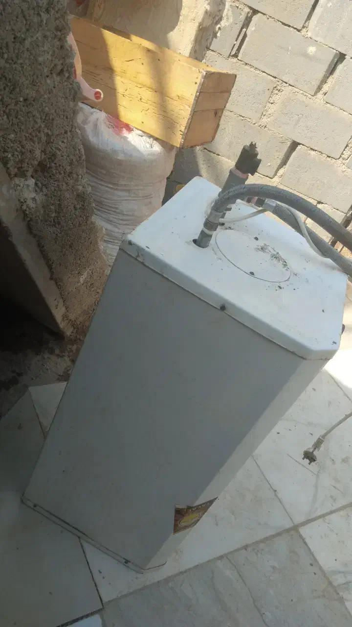 آبگرم کن خیلی تمیز یک ماه از ش استفاده هم نشد|آبگرمکن، پکیج، شوفاژ|شادگان, |دیوار