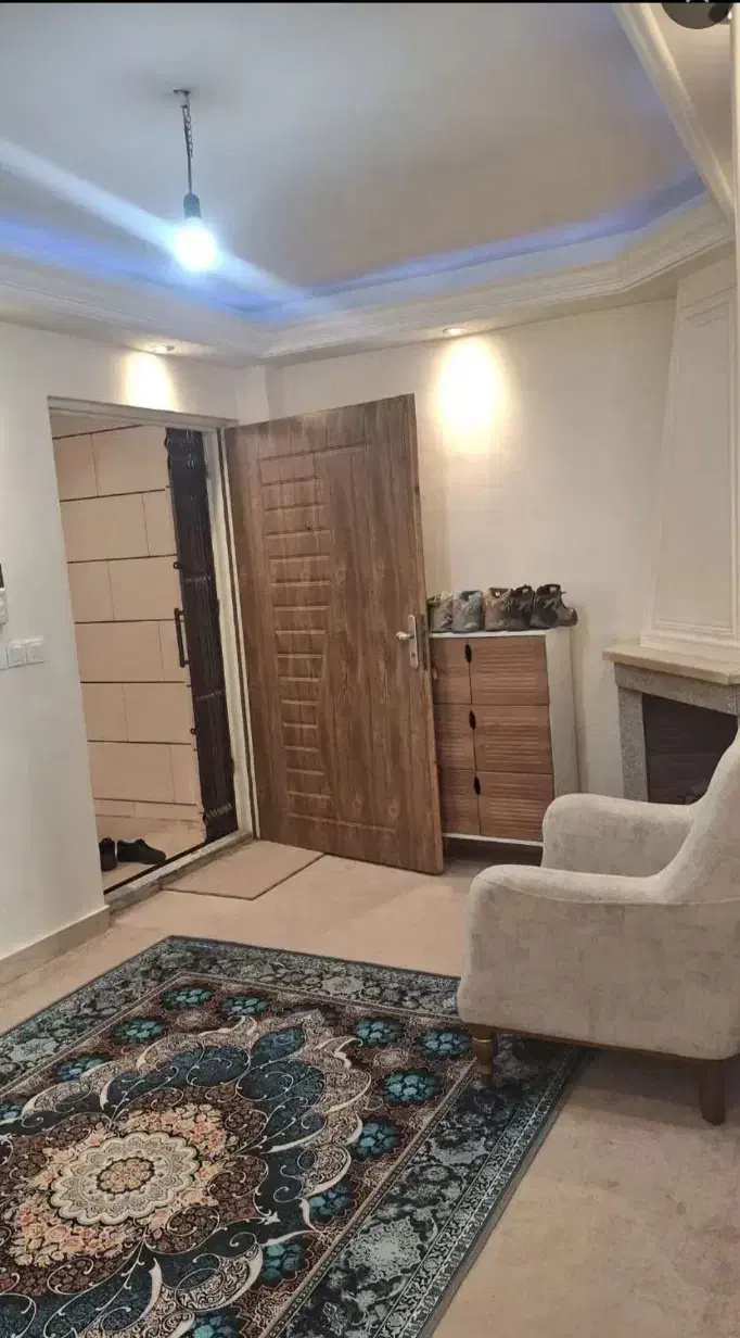 واحد ۶۱ متری طبقه ۳ با پارکینگ سندی