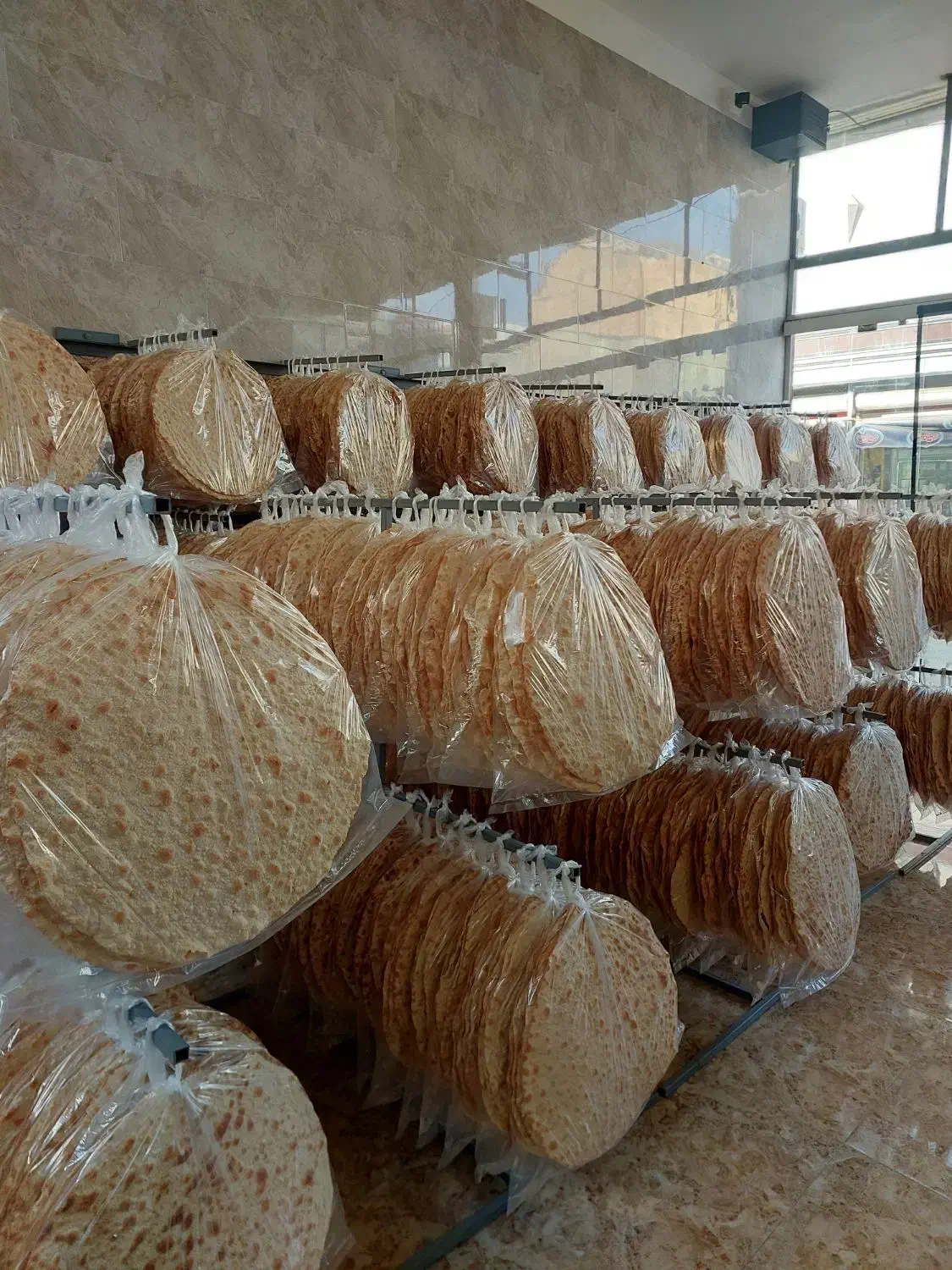 فروش عمده و تکی نان خشک سبوسدار و نان جو سبوسدار|خوردنی و آشامیدنی|هشتگرد, قاسم آباد بزرگ|دیوار