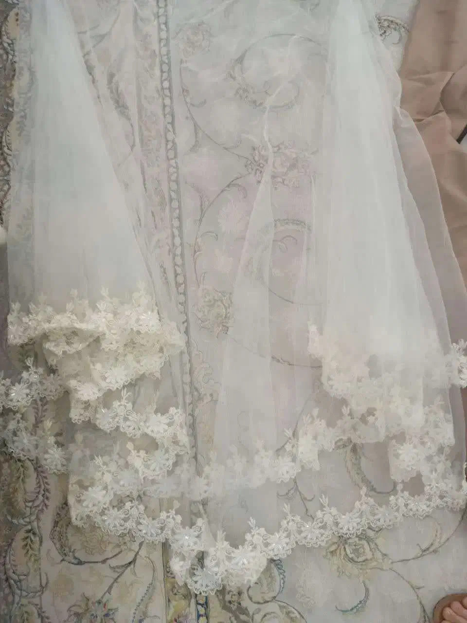 لباس عروس کامل در حد نو|لباس|اندیشه, اندیشه فاز ۱|دیوار