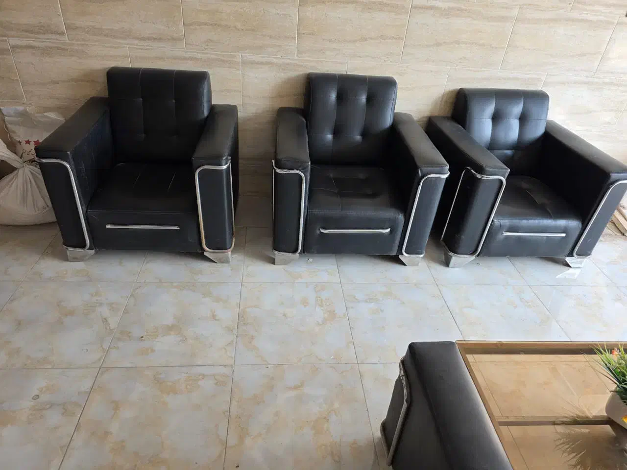 مبل چرم اداری ۶ نفره با میز وسط|مبلمان اداری|آبادان, |دیوار