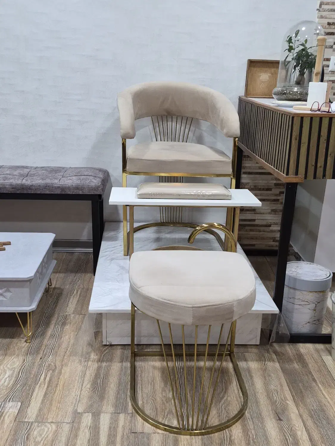 ست پدیکور شیک و تمیز|آرایشگاه و سالن‌های زیبایی|بردسکن, |دیوار