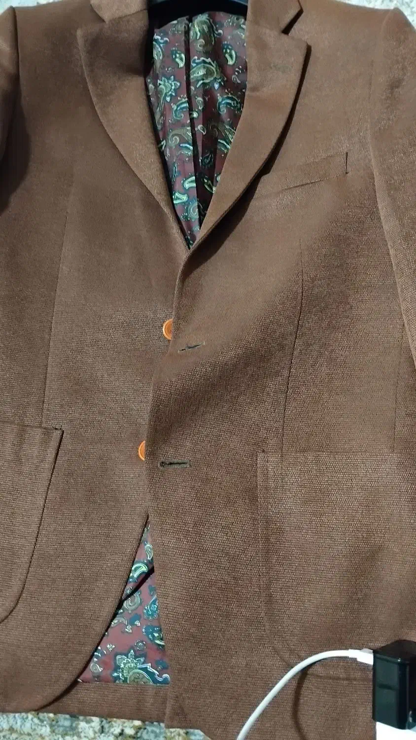 یک عدد کت مردانه و دو عدد زنانه نونونو|لباس|صدرا-فارس, فاز ۱|دیوار