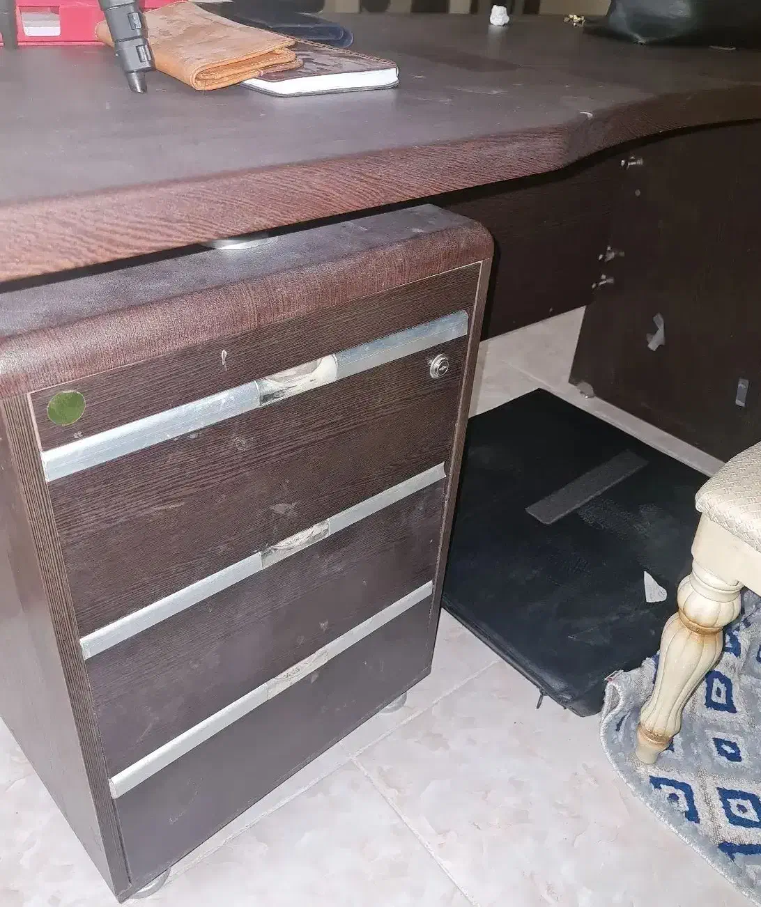 میز|میز تحریر و کامپیوتر|شاهین‌شهر, فردوسی|دیوار