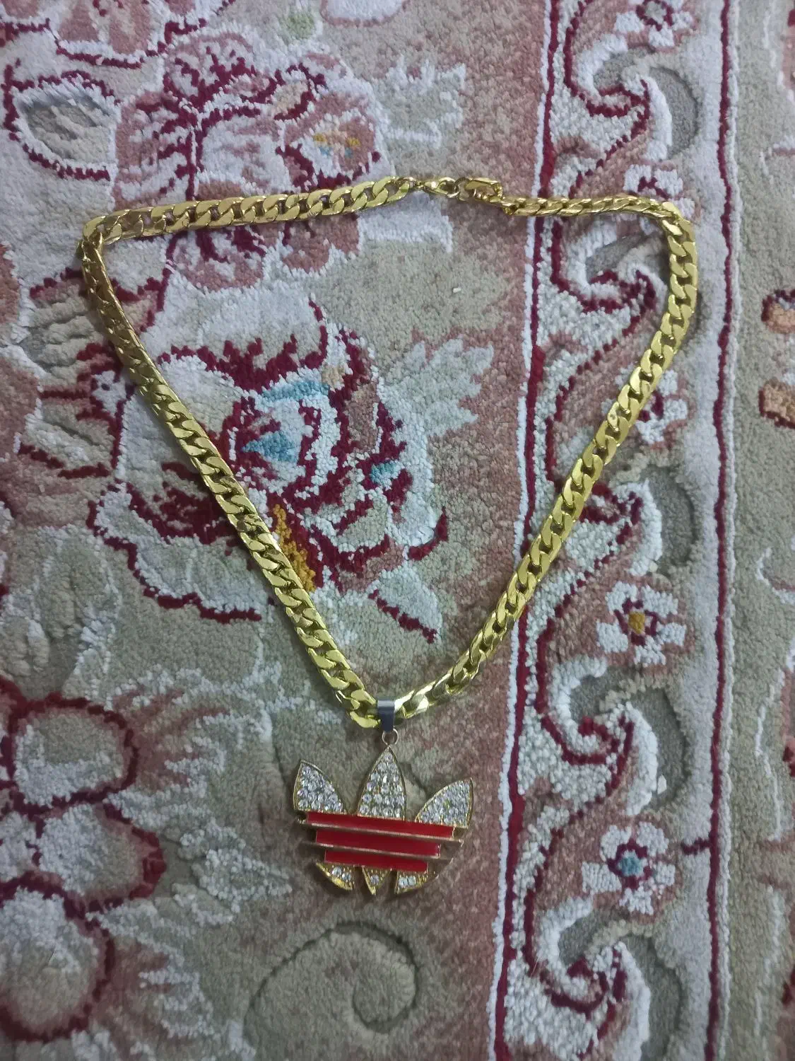 گردنبند طرح ادیداس|بدلیجات|صدرا-فارس, فاز ۲|دیوار