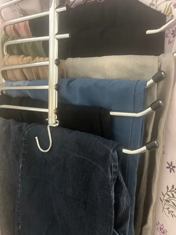 تعدادی شلوار|لباس|زابل, |دیوار