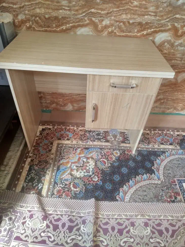 میزتحریر(کامپیوتر)|میز تحریر و کامپیوتر|میبد, |دیوار