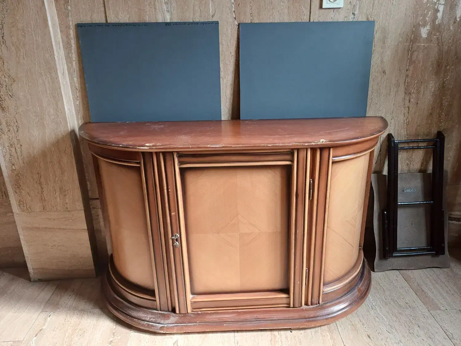 کمد بوفه|بوفه، ویترین، کنسول|تهران, آهنگران (سراسیاب دولاب)|دیوار