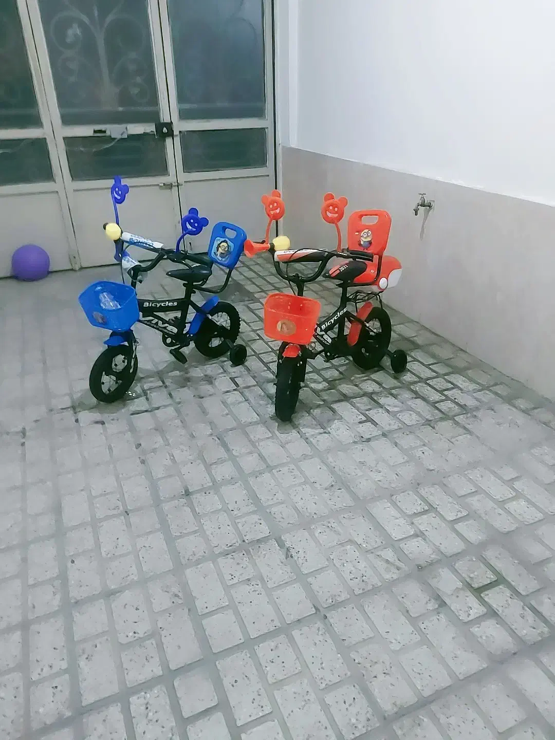 دوتا دوچرخه|اسباب‌بازی بچه|مشهد, طبرسی شمالی|دیوار