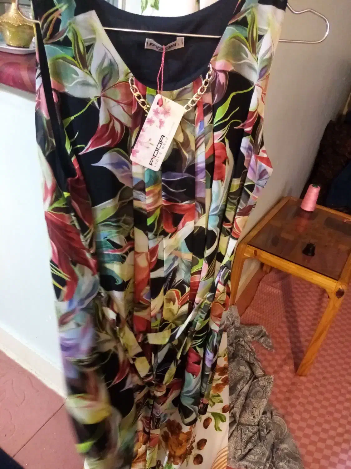 پارچه نخی لباس نو نو و6متر دارم وپرده لباس مبل|حراج|محمدشهر, ولدآباد|دیوار