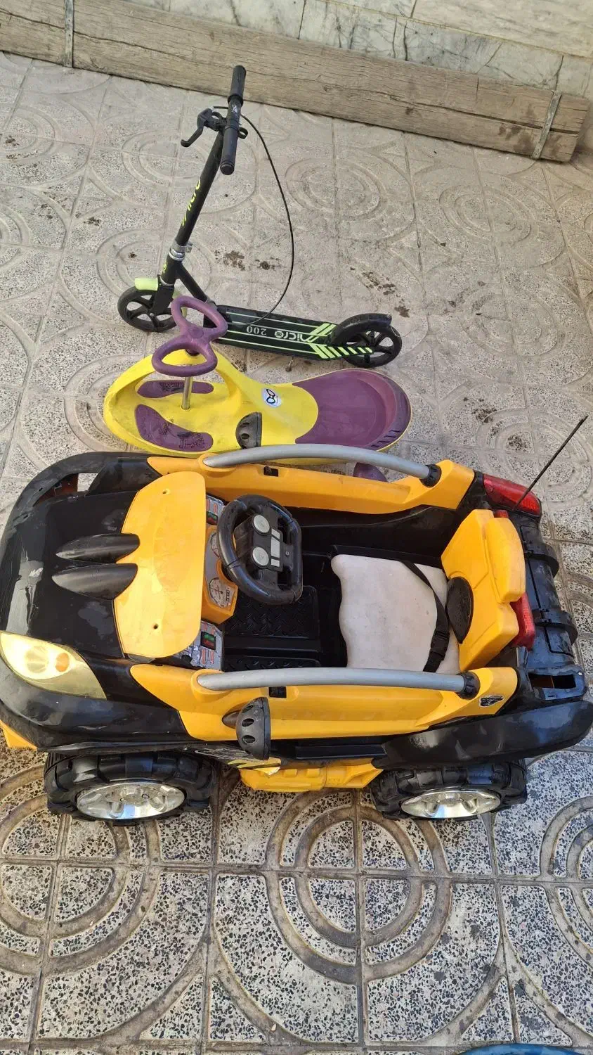 ماشین شارجی نیاز به تعمییر|اسباب‌بازی بچه|اسلام‌شهر, شهرک مفیدی|دیوار