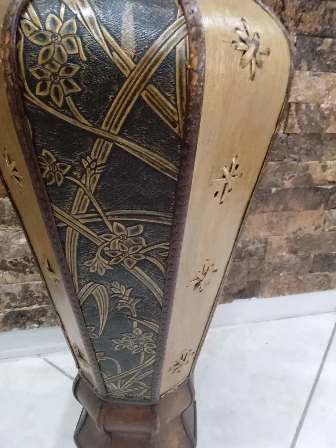 گلدان چوبی وچرمی بزرگ|صنایع دستی و سایر لوازم تزئینی|تهران, جیحون|دیوار