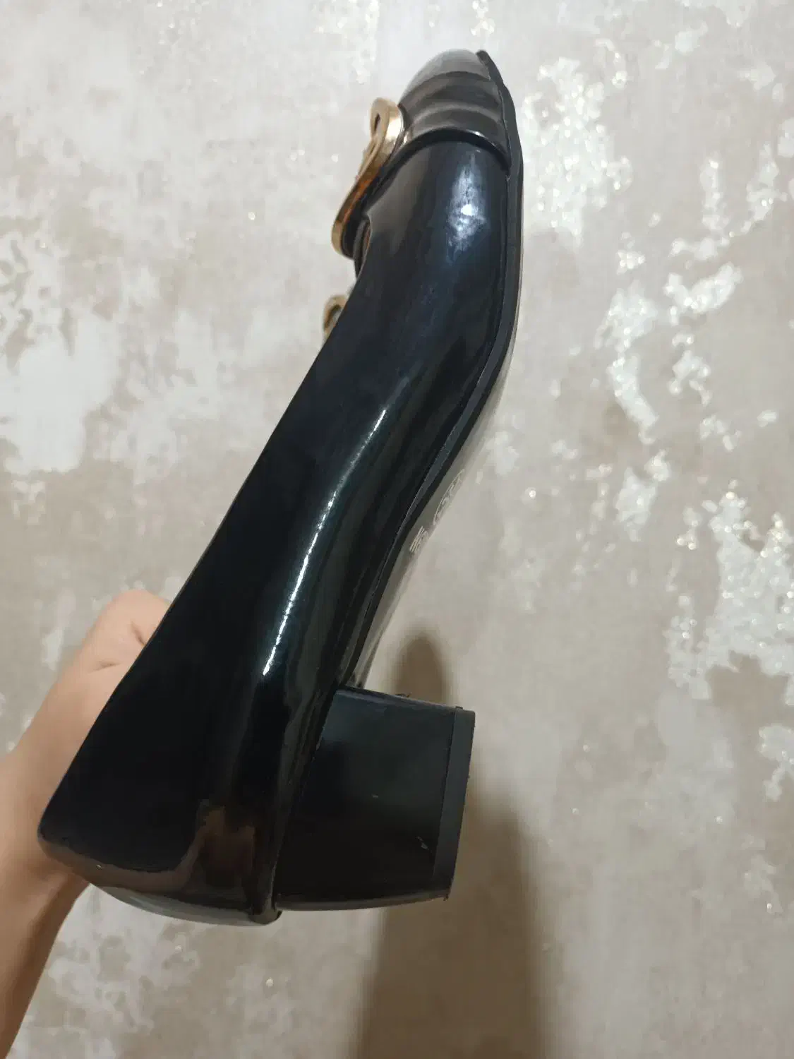 کفش ورنی|کیف، کفش، کمربند|بم, |دیوار