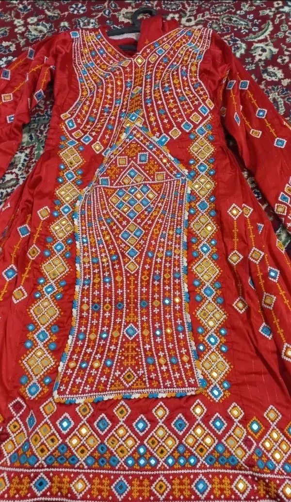 لباس دست دوچ|لباس|سراوان, |دیوار