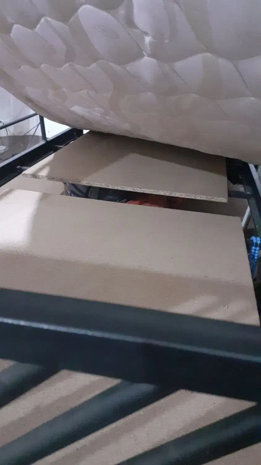 تخت یکنفره اهنی باتشک ۲۵۰۰دومیلیون وپانصد|تشک تختخواب|فاضل آباد, |دیوار