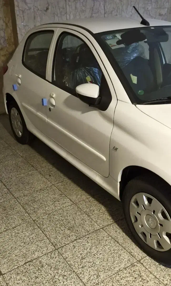 ۲۰۷ دستی ۱۴۰۴ هیدرولیک سقف فلز خشک|خودرو سواری و وانت|کوهدشت, |دیوار