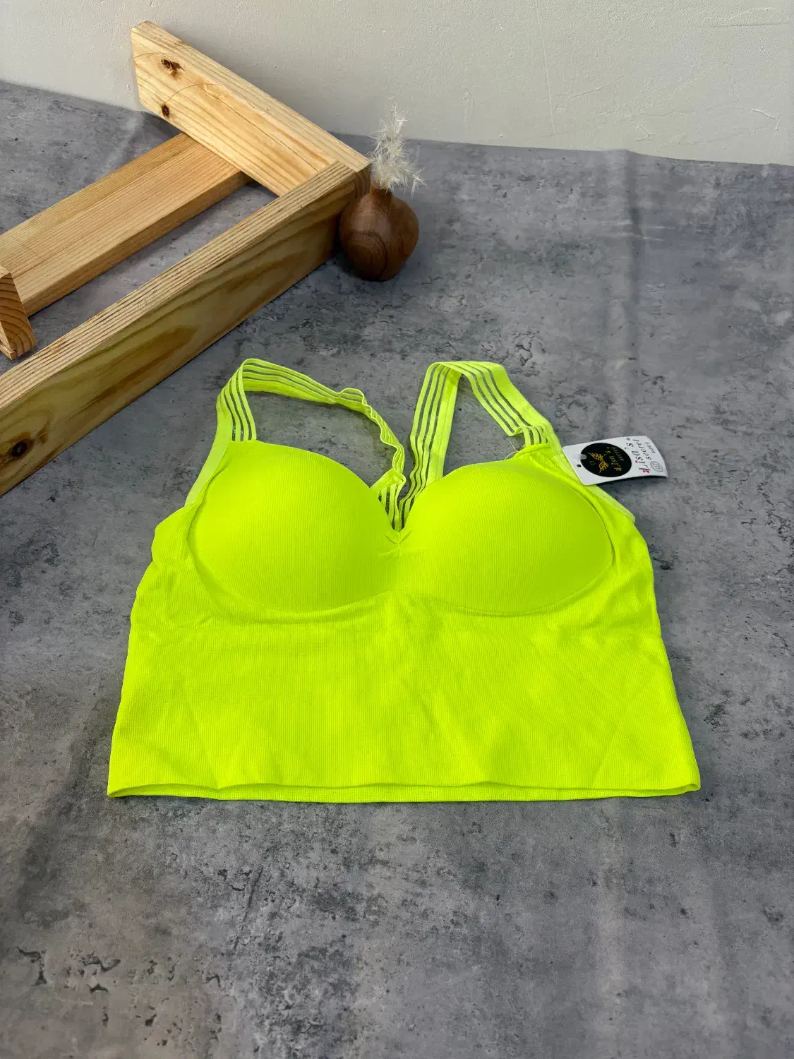 نیمتنه و کراپ|لباس|کرج, برغان|دیوار