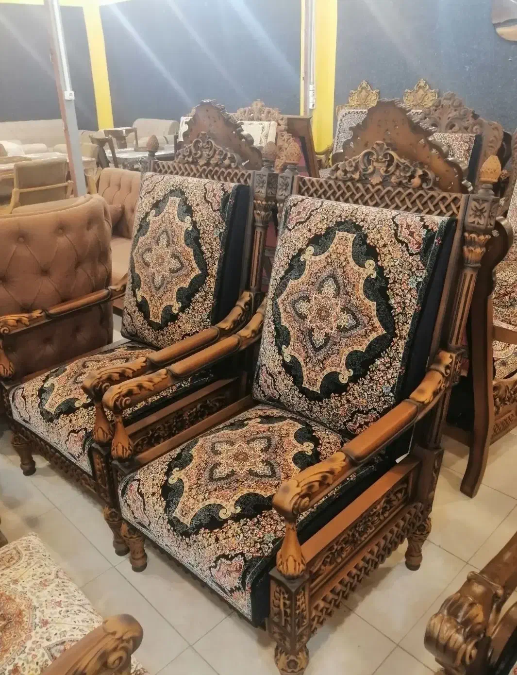 مبل‌ قالی مخصوص مشکل پسندان ))|مبلمان خانگی و میز عسلی|کرمان, |دیوار