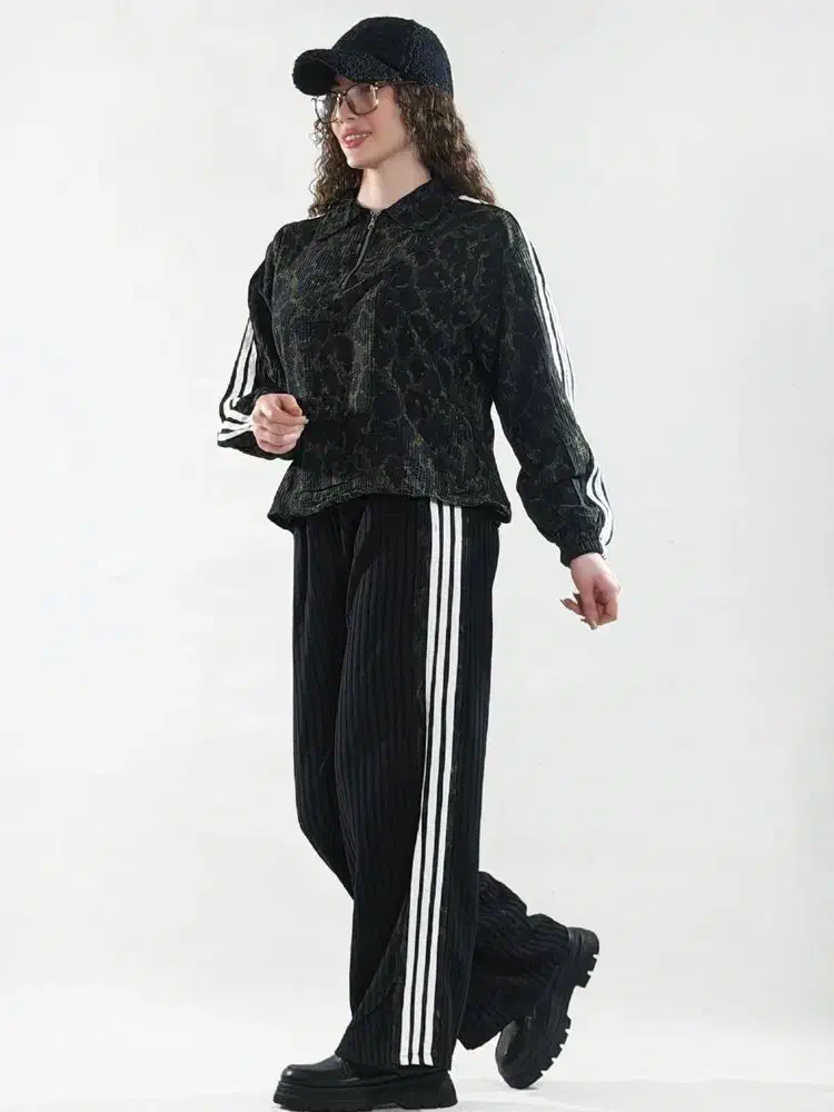 لباس|لباس|تهران, فلسطین (میدان انقلاب)|دیوار