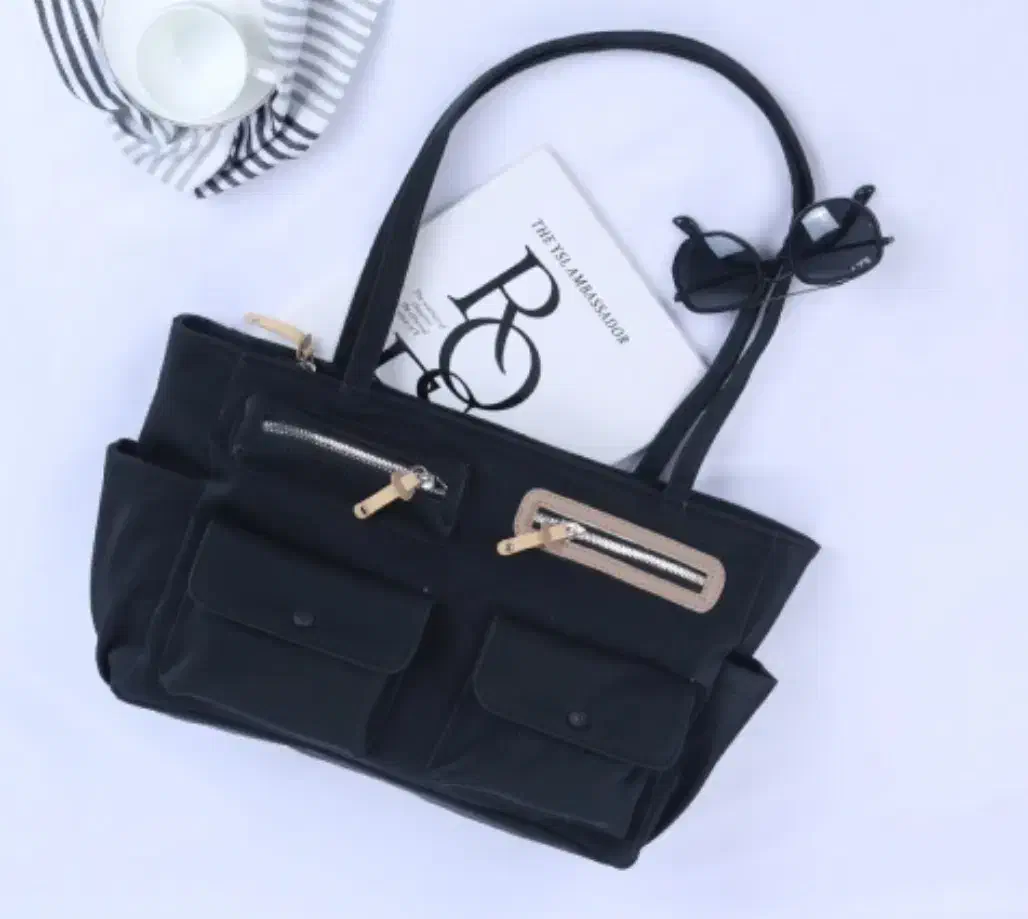 کیف دانشجویی|کیف، کفش، کمربند|نی‌ریز, |دیوار