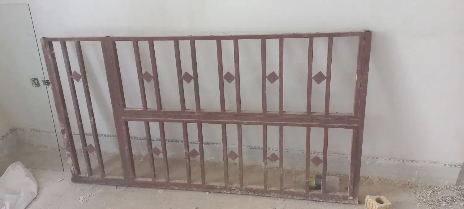 یک عدد درب راه پله و یک عدد پنجره|مصالح و تجهیزات ساختمان|ارسنجان, |دیوار