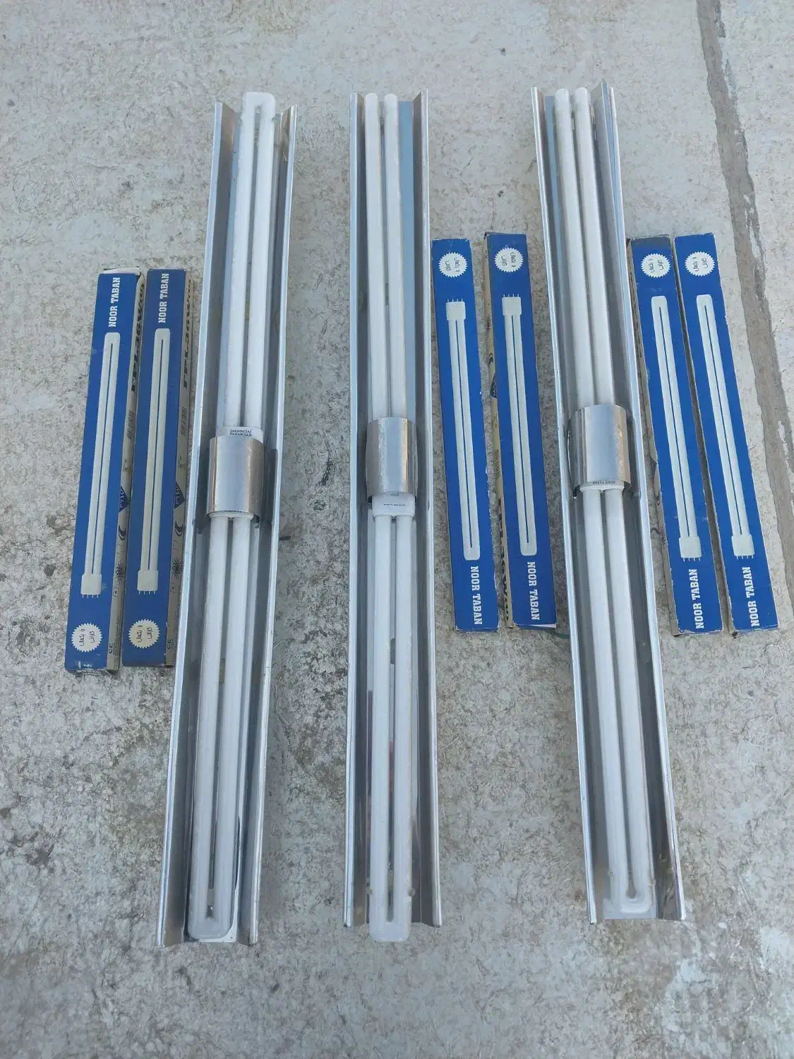 مهتابی با لامپ به همراه لامپ اضافه|لامپ و چراغ|قزوین, |دیوار