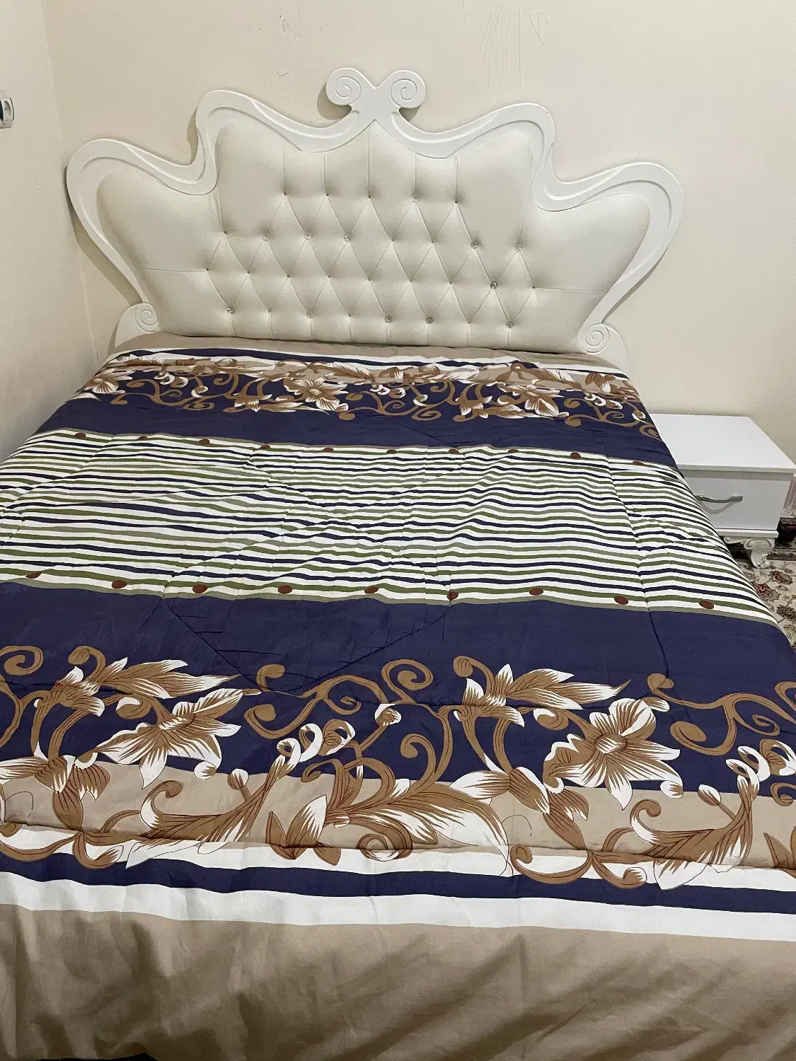 سرویس خواب در حد نو|تخت و سرویس خواب|زاهدان, |دیوار