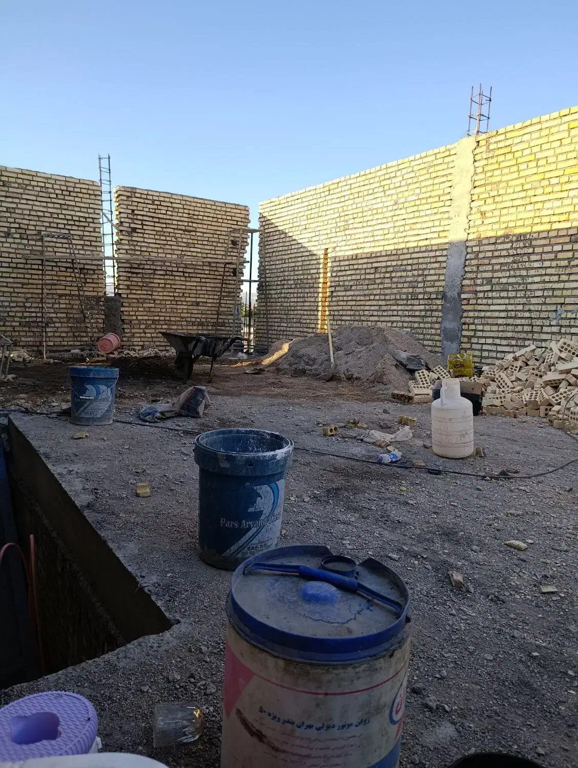 کارگر ساختمانی افغانی تعداد بالا نیازمندیم|استخدام معماری، عمران و ساختمانی|اندیمشک, |دیوار