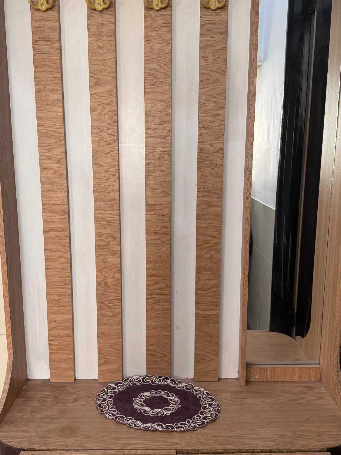 جاکفشی، کمد|جاکفشی، کمد، دراور|طبس, |دیوار