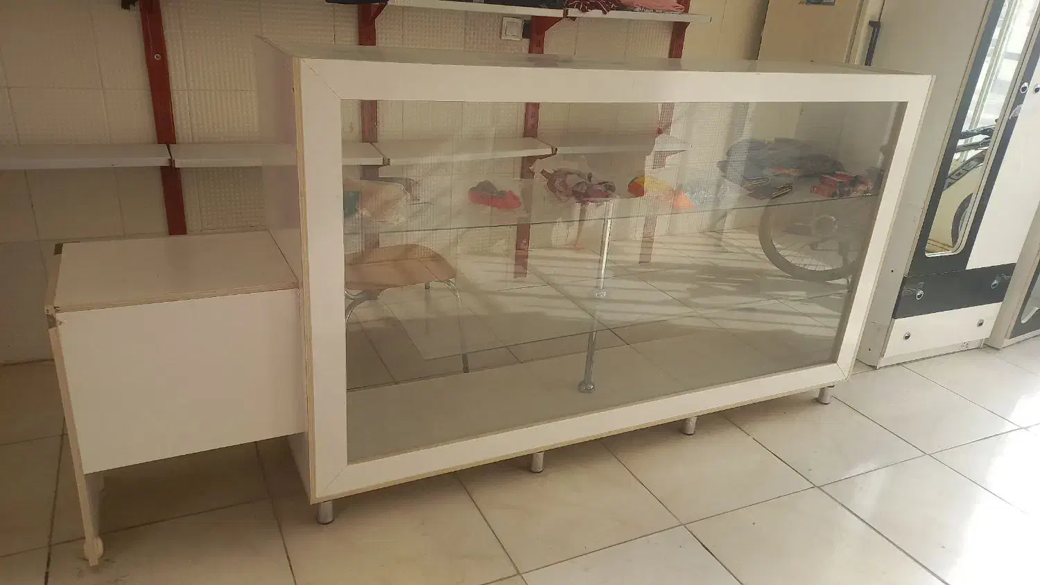 ویترین ام دی اف به همراه کشو دخل|بوفه، ویترین، کنسول|گرمسار, |دیوار