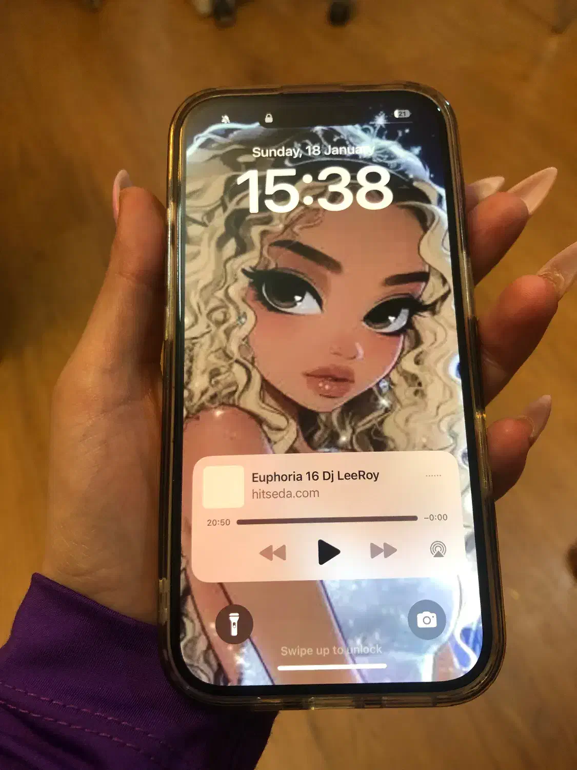 ایفون ۱۶صورتی بسیارتمیز|موبایل|پرند, فاز ۲|دیوار